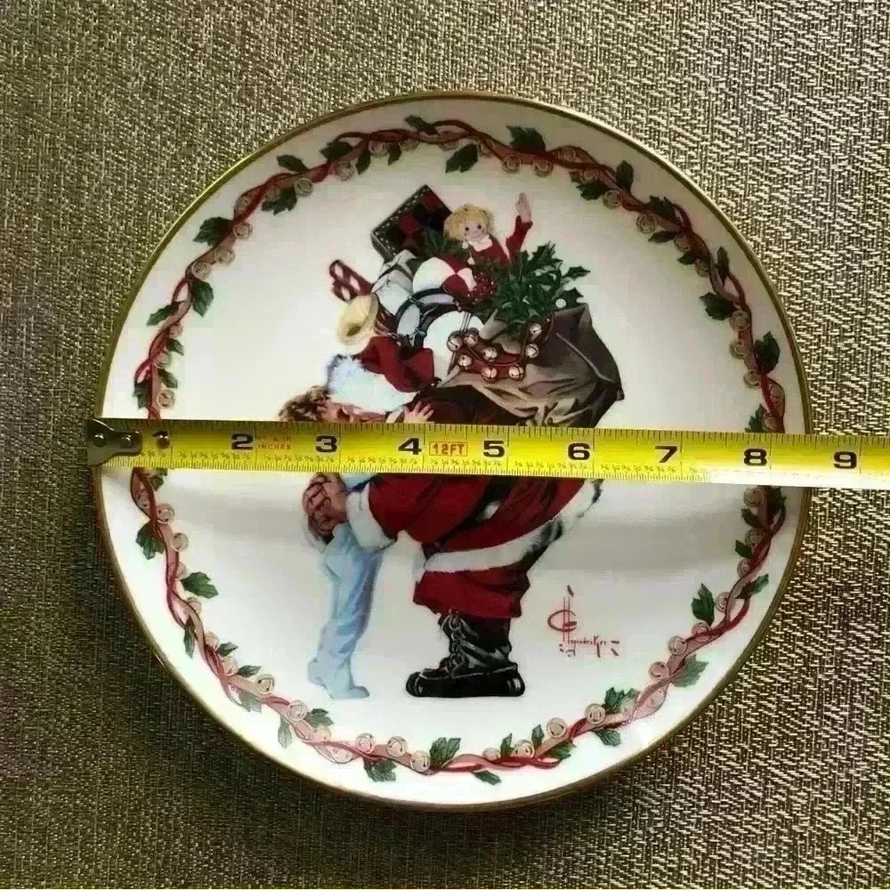 Gorham Christmas Hug J.C. Leyendecker Collector’s Edition Plate 8,5”W